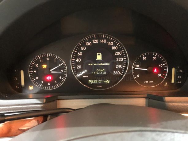 Mercedes-Benz E 270 · Ano 2002