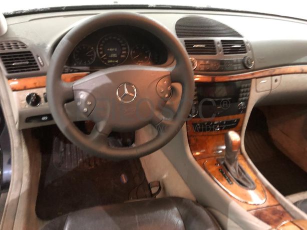 Mercedes-Benz E 270 · Ano 2002