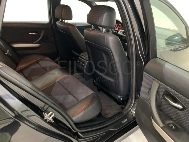 BMW 320D Touring Navigation Sport · Ano 2010