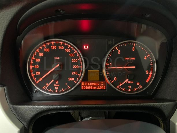 BMW 320D Touring Navigation Sport · Ano 2010