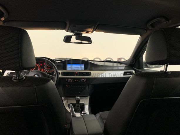 BMW 320D Touring Navigation Sport · Ano 2010