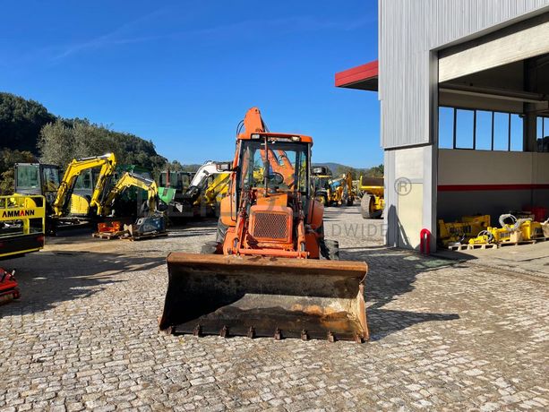 Retroescavadora New Holland FB100