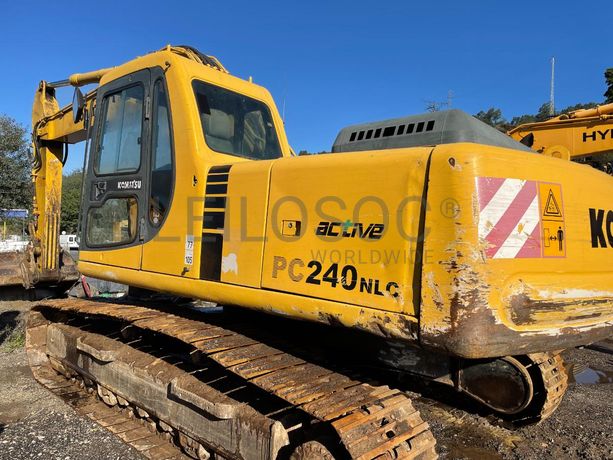 Escavadora Rastos Komatsu PC 240 LC-6K