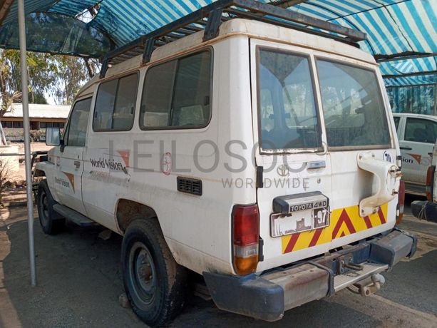Toyota Land Cruiser ·
