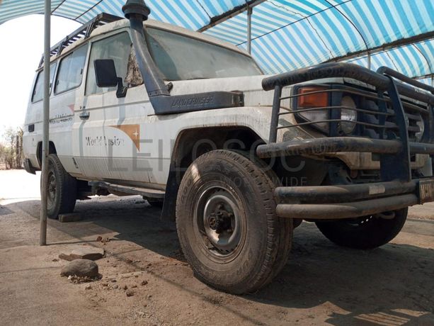 Toyota Land Cruiser ·