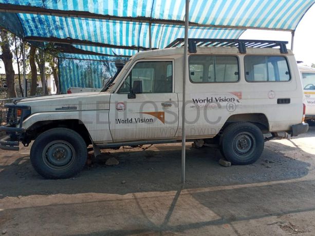 Toyota Land Cruiser ·