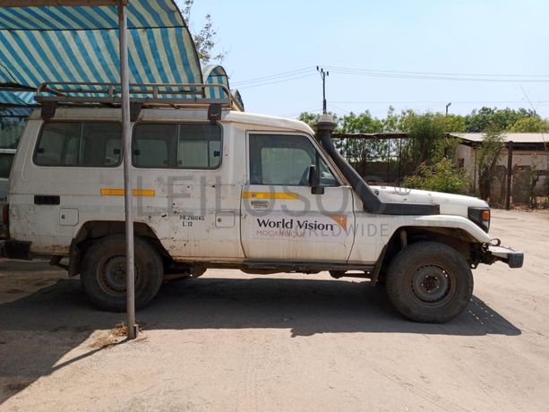 Toyota Land Cruiser ·