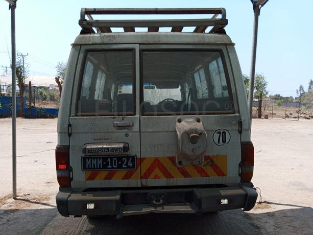 Toyota Land Cruiser ·