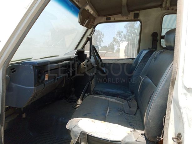 Toyota Land Cruiser ·