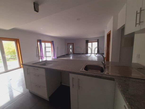 Moradia V5 com Anexo e Logradouro · Chaves