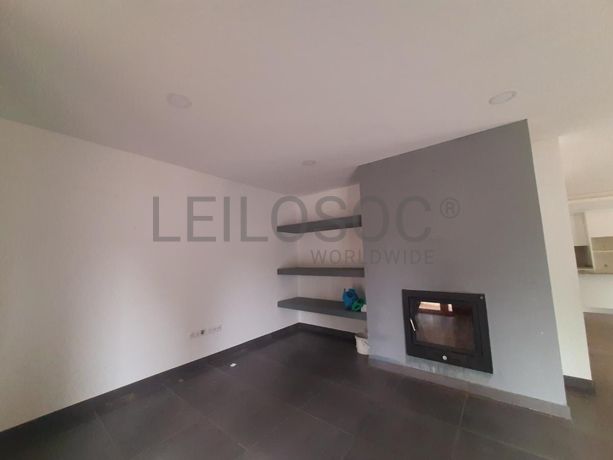 Moradia V5 com Anexo e Logradouro · Chaves