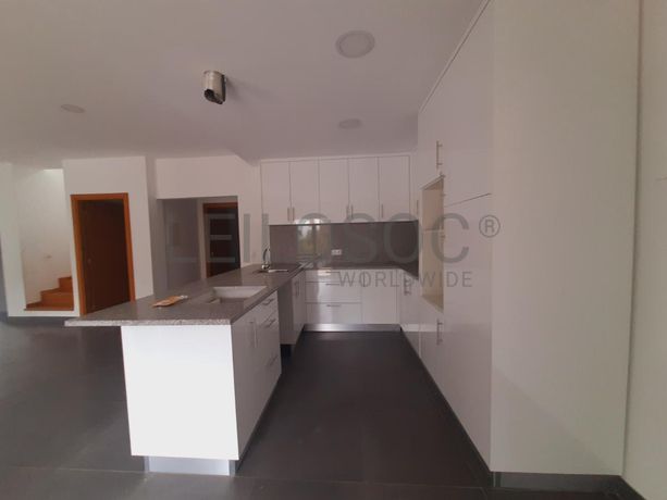 Moradia V5 com Anexo e Logradouro · Chaves