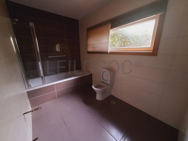 Moradia V5 com Anexo e Logradouro · Chaves