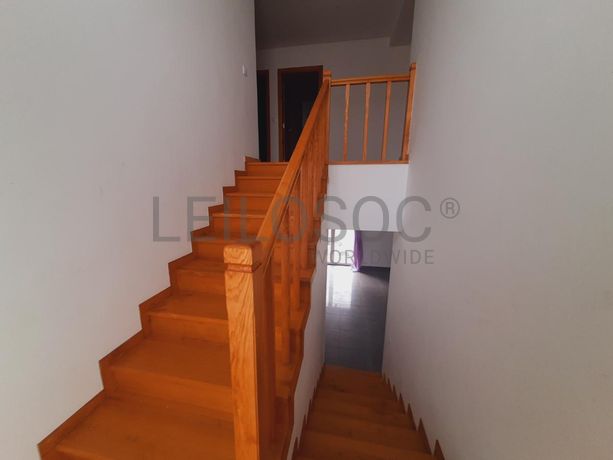 Moradia V5 com Anexo e Logradouro · Chaves