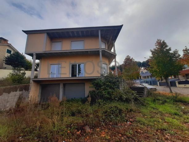 Moradia V5 com Anexo e Logradouro · Chaves