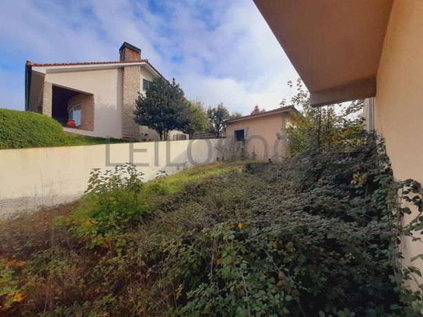 Moradia V5 com Anexo e Logradouro · Chaves