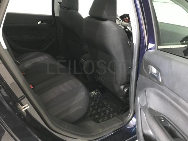 Peugeot 308 1.6 Blue HDI · Ano 2015