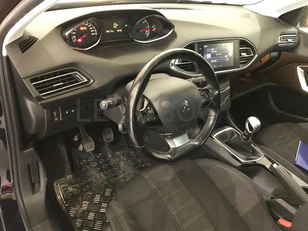 Peugeot 308 1.6 Blue HDI · Ano 2015