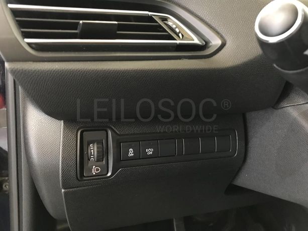 Peugeot 308 1.6 Blue HDI · Ano 2015