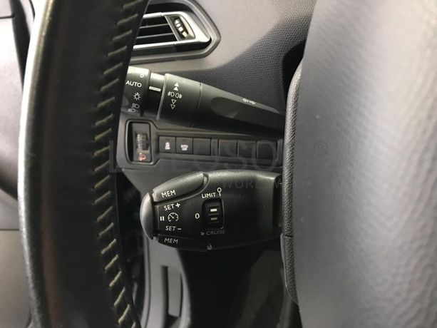 Peugeot 308 1.6 Blue HDI · Ano 2015