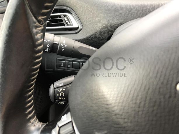 Peugeot 308 · Ano 2015