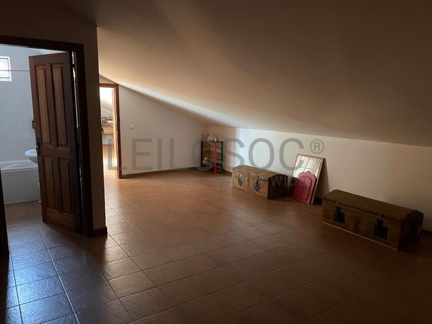 Moradia V6 · Almeida, Guarda