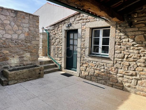 Moradia V6 · Almeida, Guarda