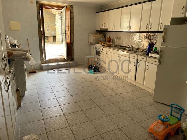 Moradia V4 · Almeida, Guarda