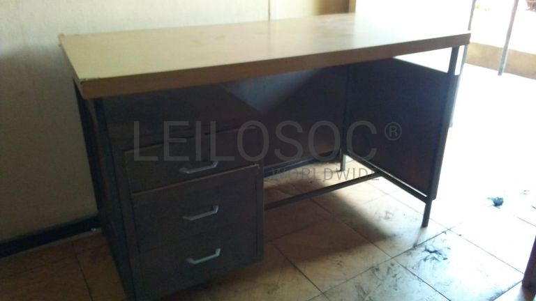 Mobiliário de escritório ·