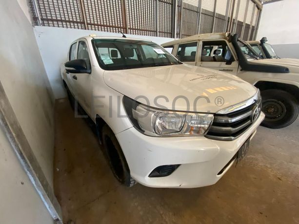 Toyota HILUX (4x4) ·