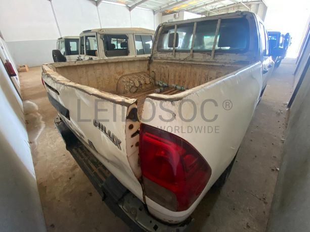 Toyota HILUX (4x4) ·