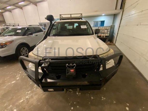 Veículo Toyota Land Cruiser ·