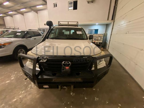 Veículo Toyota Land Cruiser ·