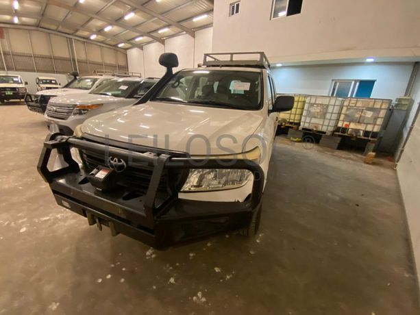 Veículo Toyota Land Cruiser ·