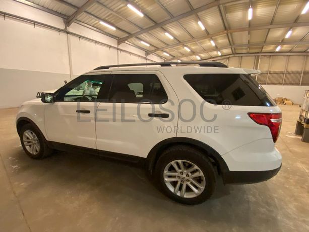 Veículo Ford Explorer ·