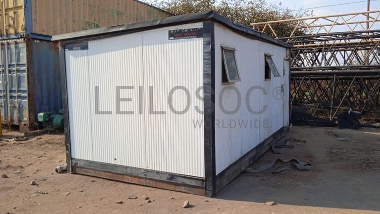 Sanitário móvel ·