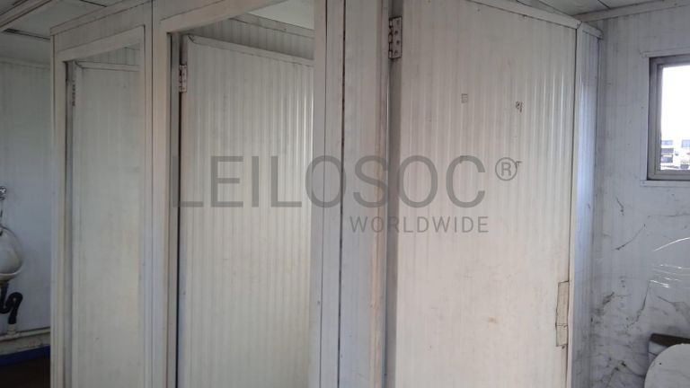 Sanitário publico ·