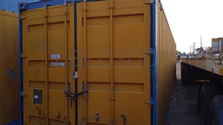 Material Informático + Material Informático + Material Informático + Diversos + Mobiliário de escritório + Diversos + Diversos + Olofotes + Diversos + Diversos + Contentor de 40P ·