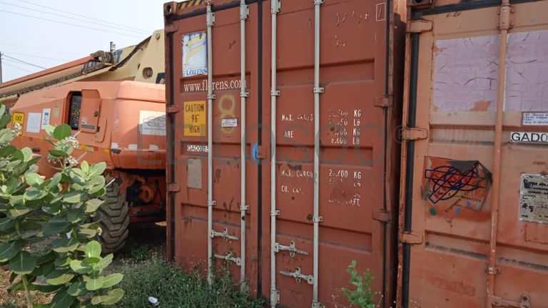 Suportes de cabos eléctricos + Contentor de 40P ·