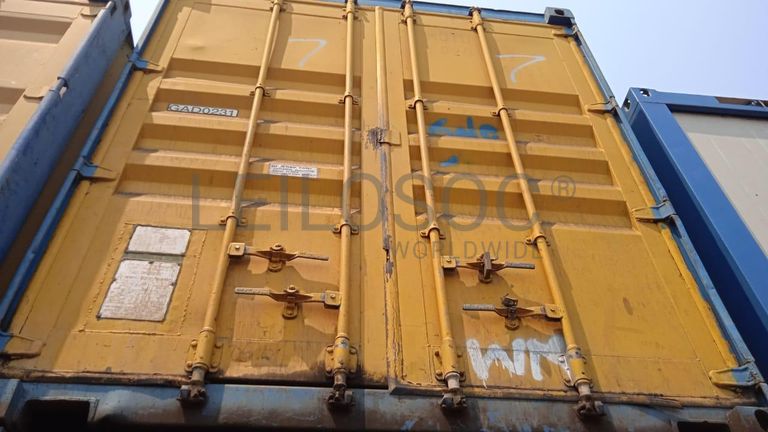 Máquina de soldar tubos pVC + Máquina de soldar tubos PVC + Compressor de Ar + Bombas de água + Macaco hidráulico + Rolos de Arrame + Aventais de couro + Diversos + Diversos + Cabos Hidráulicos + Diversos + Diversos + Mobiliário + Diversos + Diversos + Contentor de 40P ·