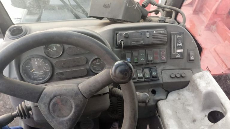 Empilhador Telescópico MANITOU MHT 10210 ·