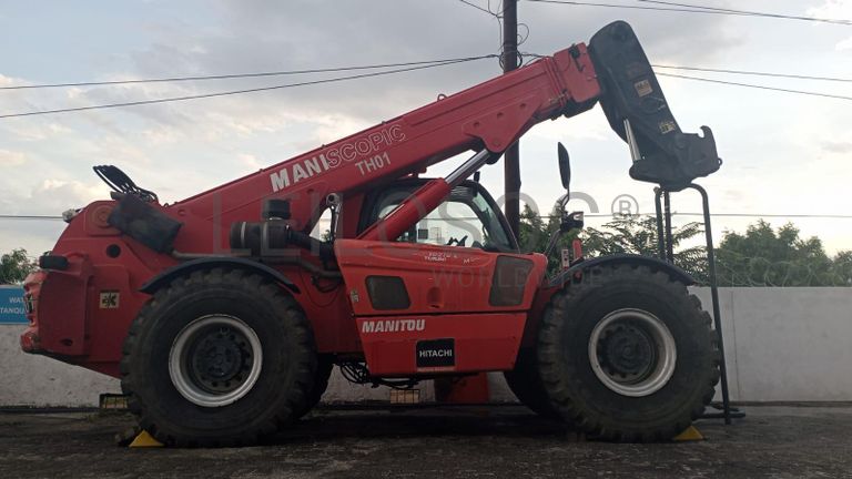 Empilhador Telescópico MANITOU MHT 10210 ·