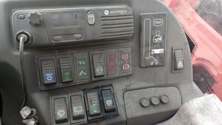 Empilhador Telescópico MANITOU MHT 10210 ·