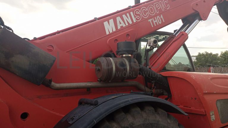Empilhador Telescópico MANITOU MHT 10210 ·