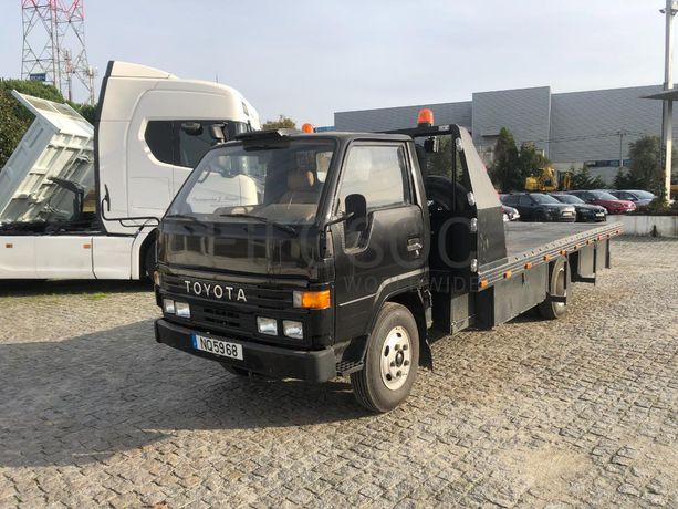 Reboque Toyota Dyna 250 · Ano 1990