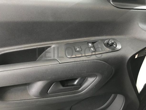 Peugeot Partner · Ano 2021