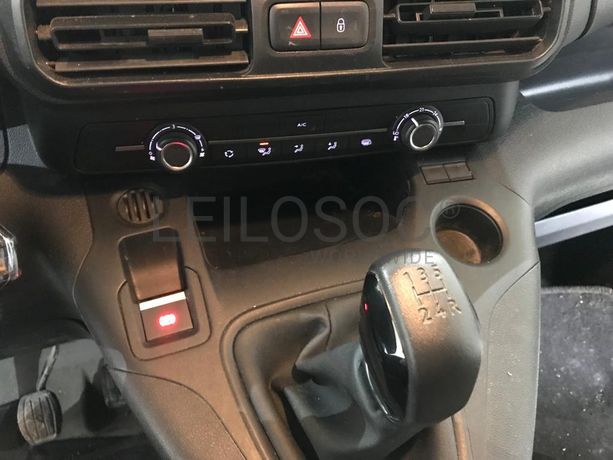 Peugeot Partner · Ano 2021