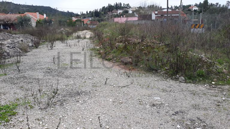 Terreno Para Construção C/ Benfeitoria · Terrenos · Coimbra