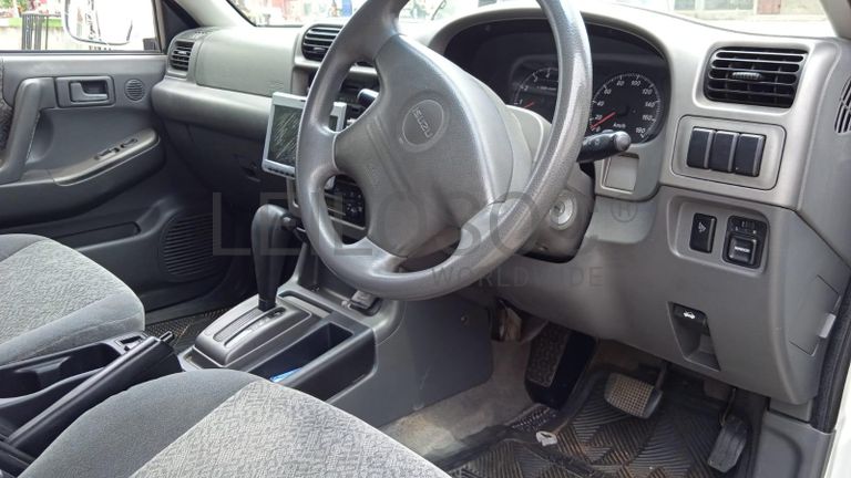 lSUZU, modelo wizard ·