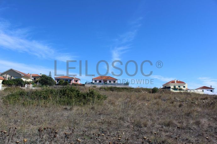 Terrenos com + 3 ha · Oeiras